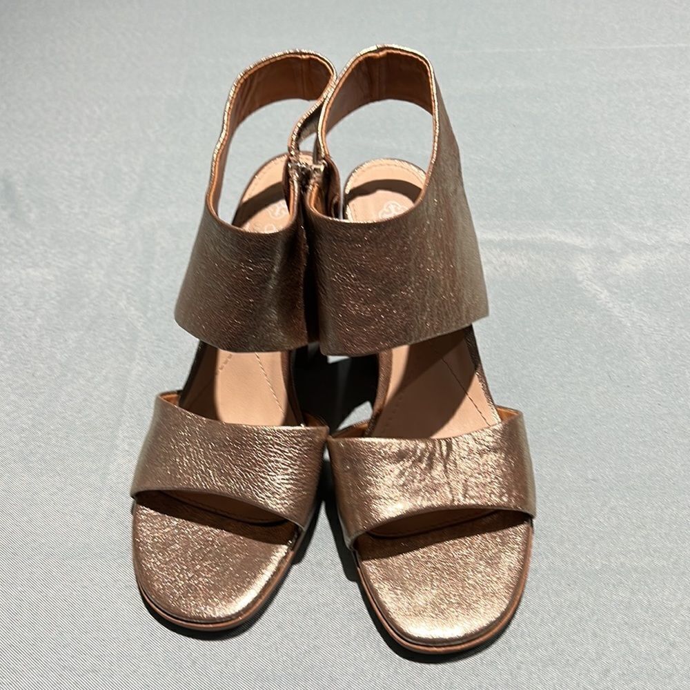 Isola Satin Gold Ravenna Sandal Size 8 B47 - Picture 4 of 9